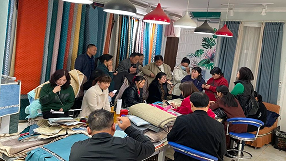 長株潭中心商貿(mào)區(qū)湘潭布藝輕紡市場(chǎng)舉辦第十屆行業(yè)展銷會(huì)